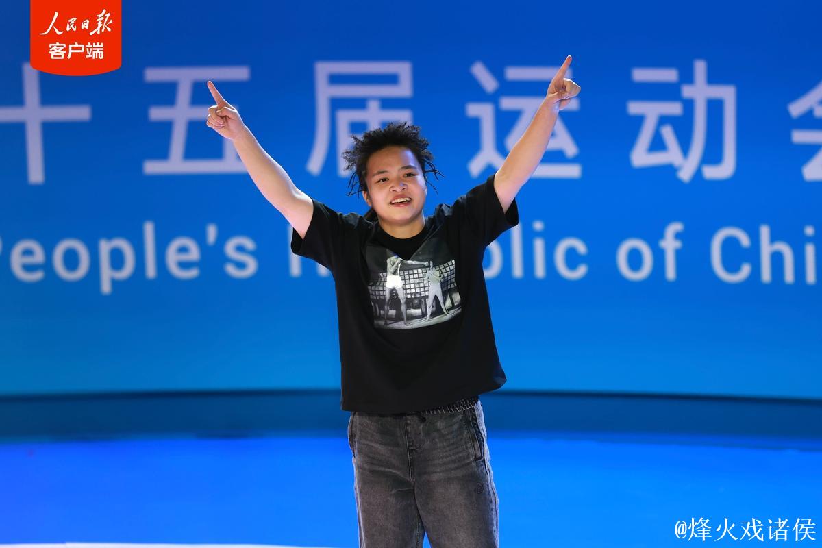 全运会霹雳舞女子组决赛 刘清漪力克对手蝉联冠军